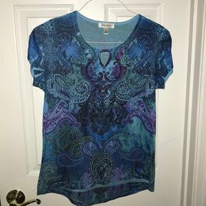 Pretty top. Turquoise & purple color. Sequins